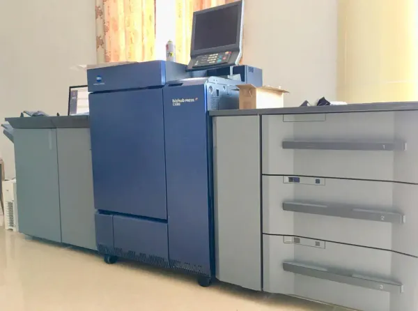 柯尼卡美能达与富士胶片商业创新探讨数码多功能机和打印机领域的潜在战略联盟，以优化采购、墨粉开发及生产效率